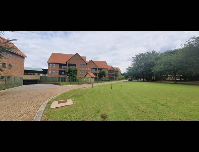 2 BEDROOM TOWNHOUSE RENTED IN WILLOW ACRES